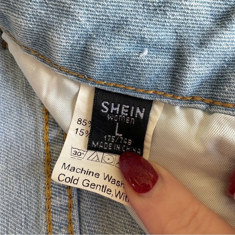 NWOT Shein Butterfly Jean Shorts - Picture 2 of 3